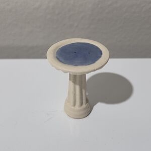 Hagen Renaker bird bath figurine